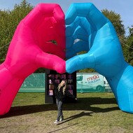 Надувная фигура арт-объект "Сердце из рук" - Производственное предприятие АЭРО - Пневмокаркасные шатры и палатки,  надувные рекламные конструкции, надувные сцены, арки  и пневмокостюмы