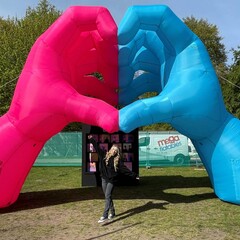 Надувная фигура арт-объект "Сердце из рук" - Производственное предприятие АЭРО - Пневмокаркасные шатры и палатки,  надувные рекламные конструкции, надувные сцены, арки  и пневмокостюмы